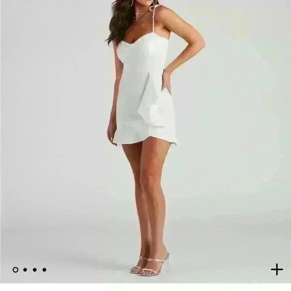Brand new white dress. - Picture 1 of 1